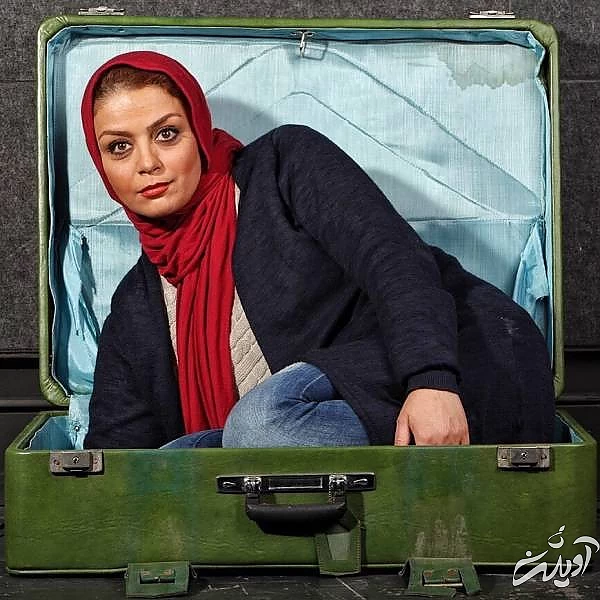 شبنم فرشادجو در نمایش چمدان شبنم فرشادجو